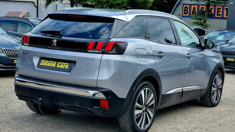 PEUGEOT 3008 -