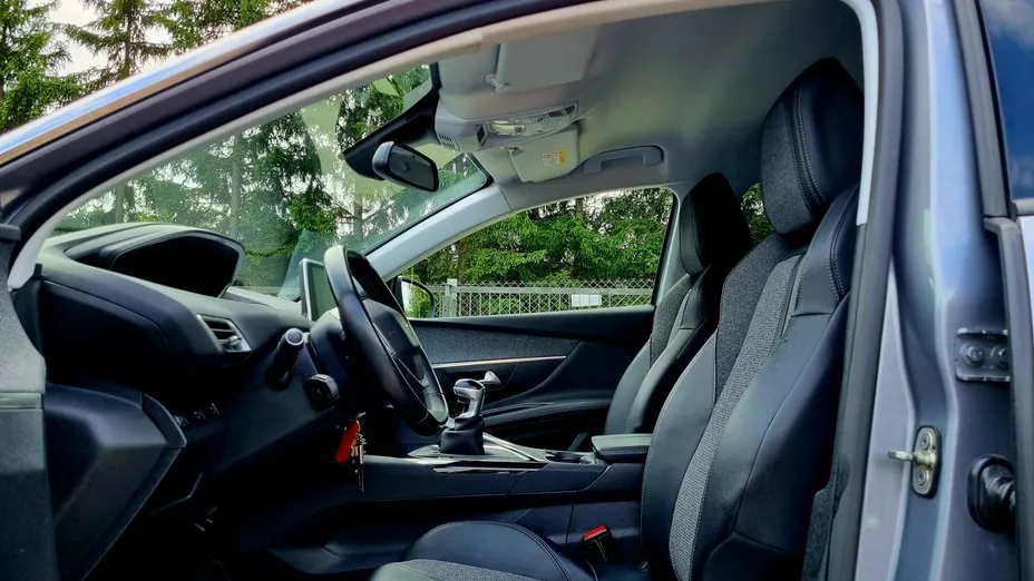 PEUGEOT 3008 -