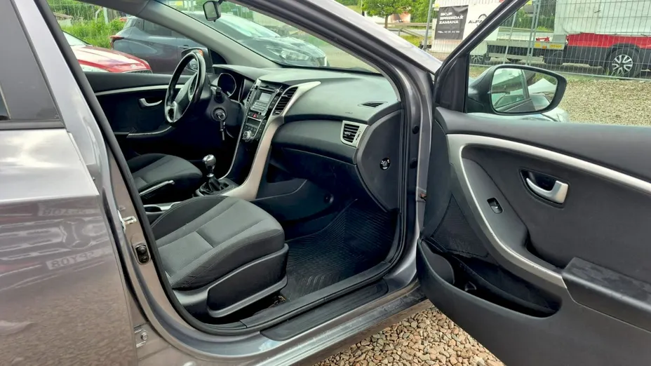 HYUNDAI i30 -