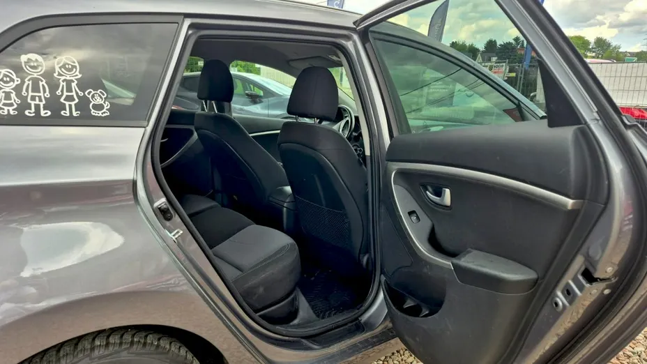 HYUNDAI i30 -