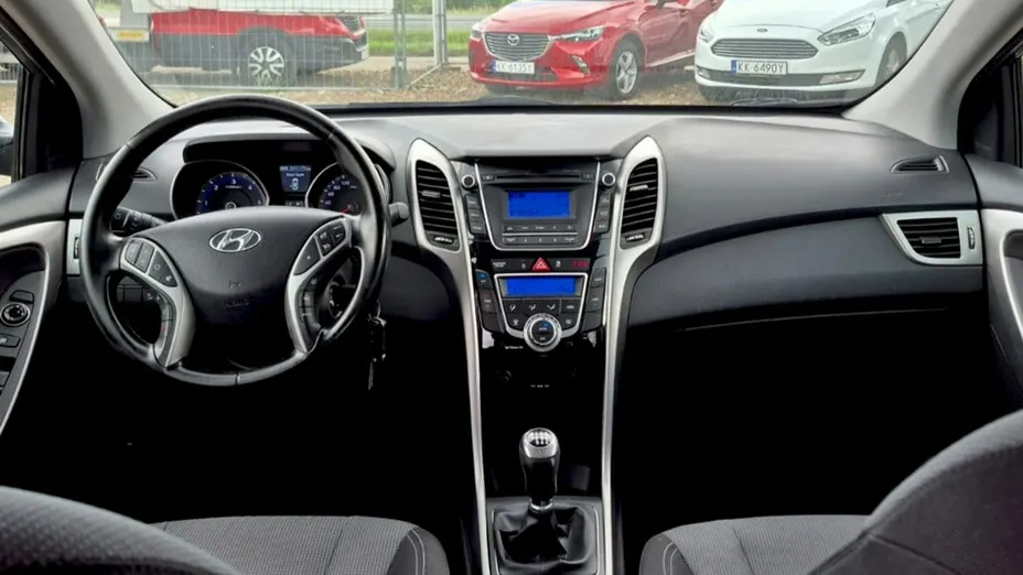 HYUNDAI i30 -