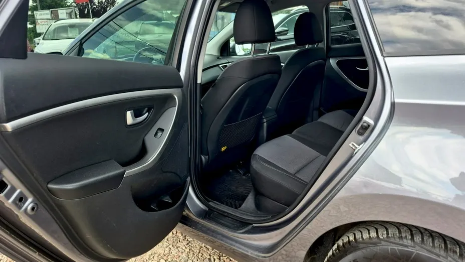 HYUNDAI i30 -