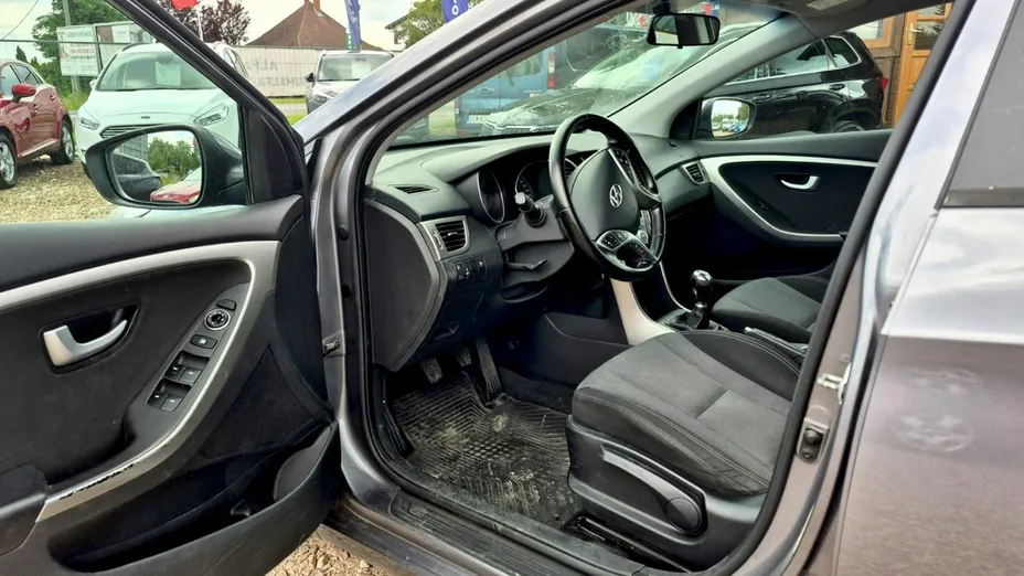 HYUNDAI i30 -