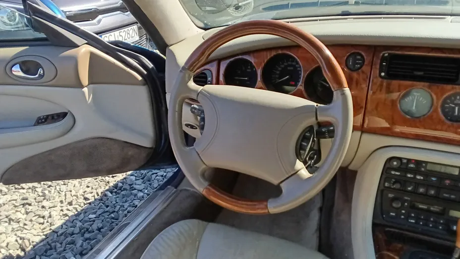 JAGUAR XK8 -