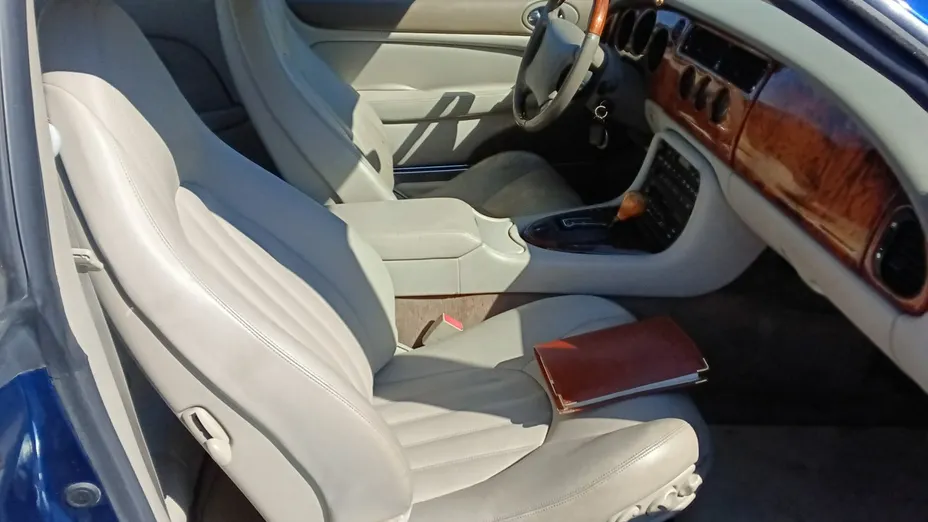 JAGUAR XK8 -