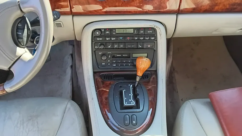 JAGUAR XK8 -