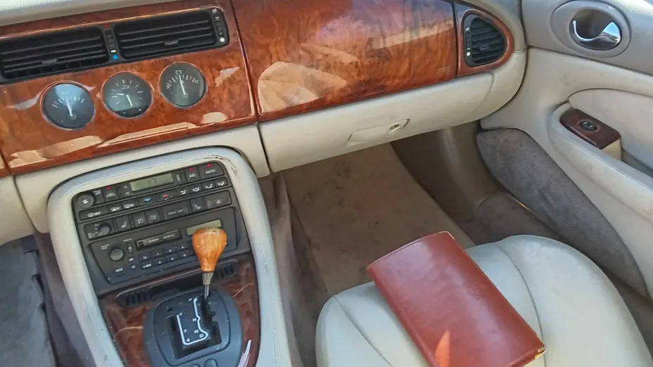 JAGUAR XK8 -