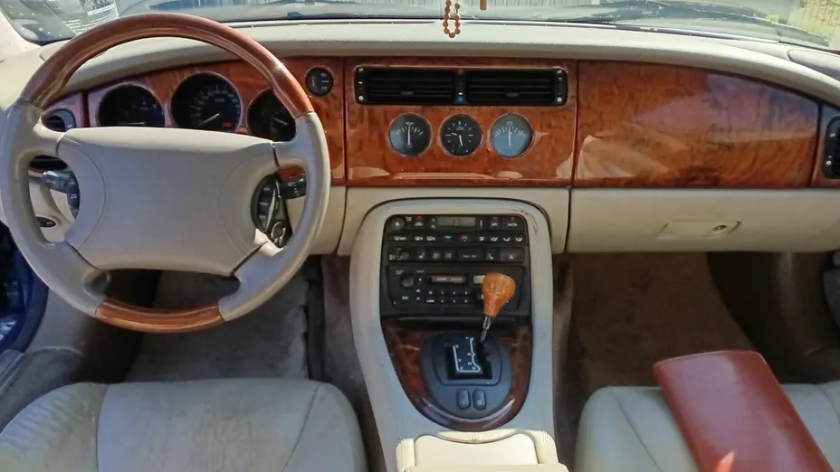 JAGUAR XK8 -