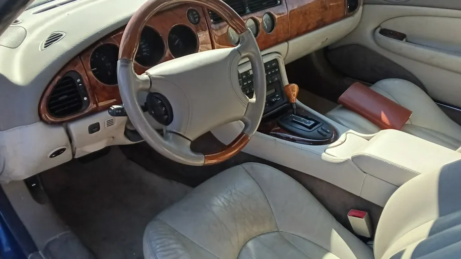 JAGUAR XK8 -