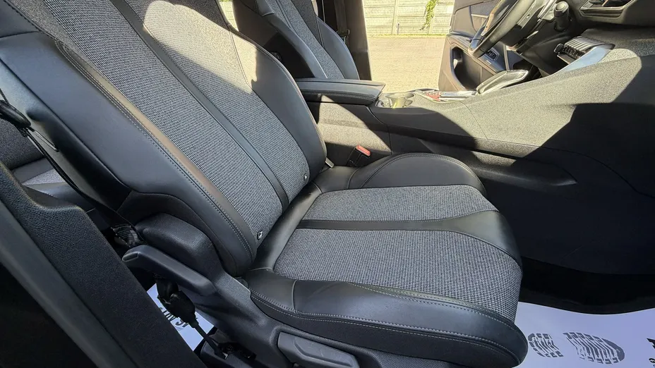 PEUGEOT 3008 -