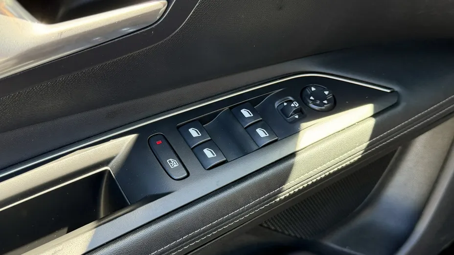 PEUGEOT 3008 -