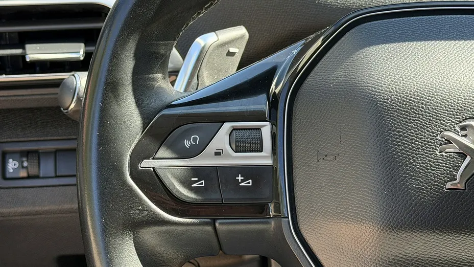 PEUGEOT 3008 -