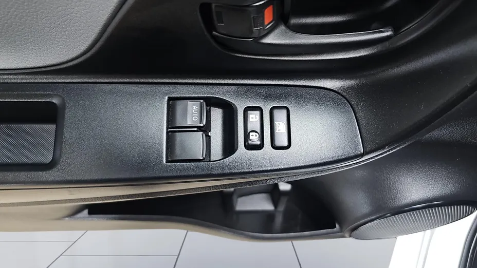 TOYOTA Yaris Yaris 1.5 Active