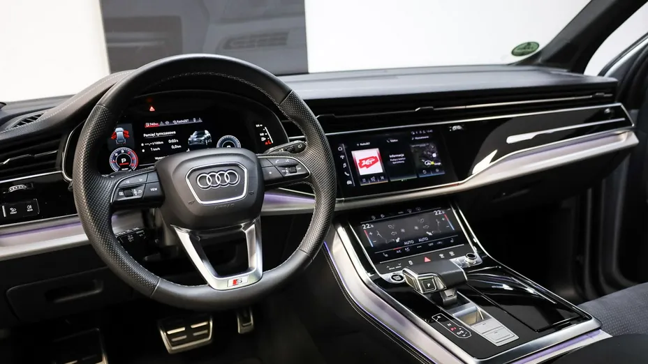 AUDI Q7 -