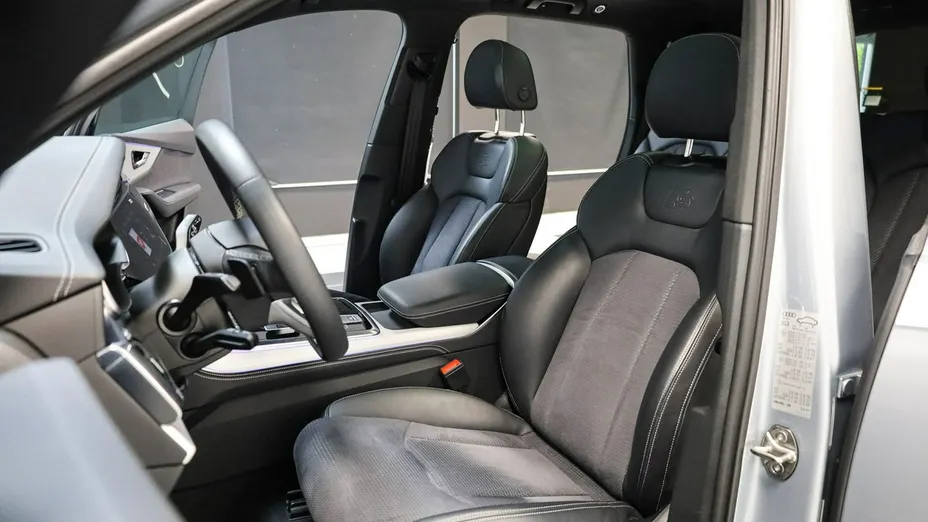 AUDI Q7 -