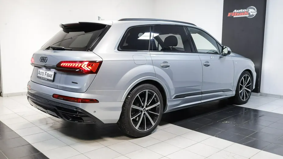 AUDI Q7 -