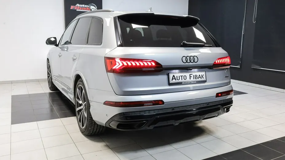 AUDI Q7 -