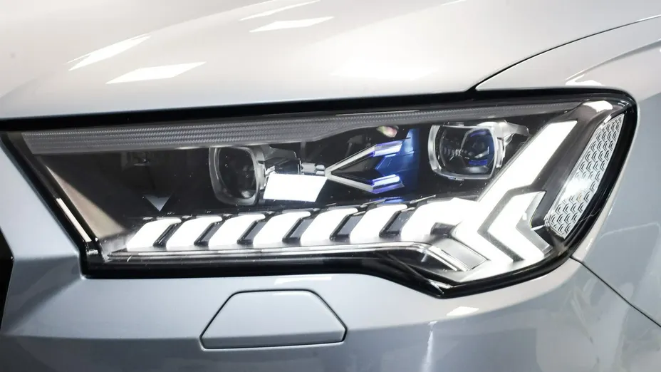 AUDI Q7 -