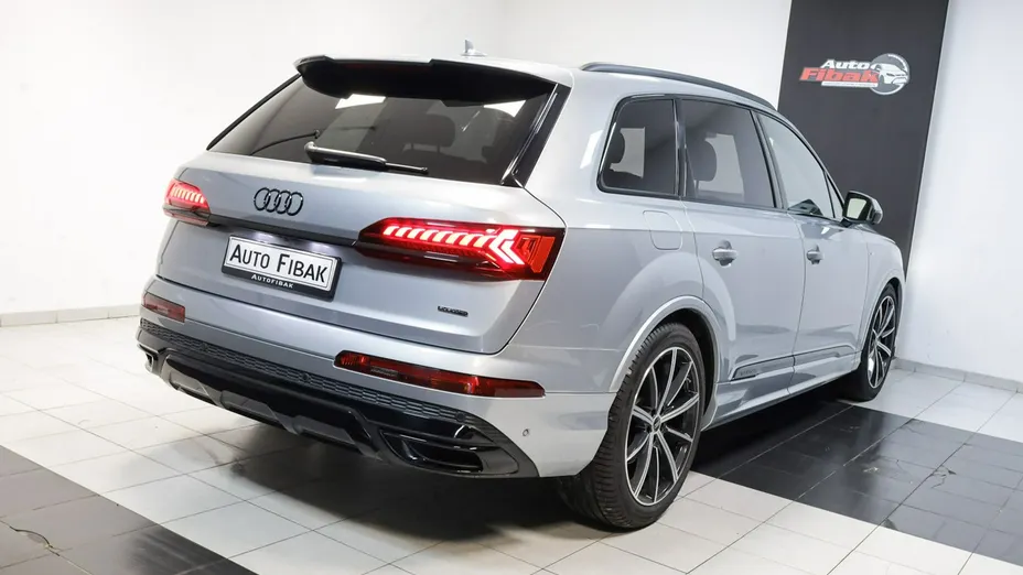 AUDI Q7 -