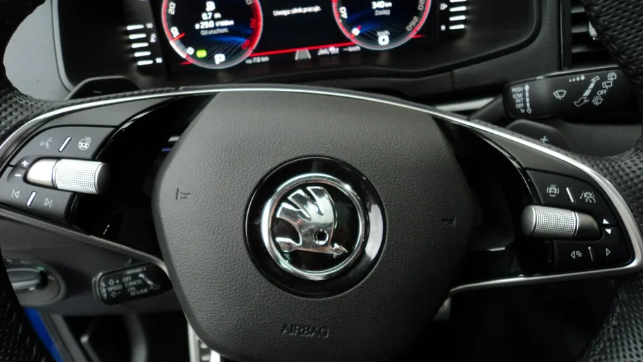 SKODA Karoq -