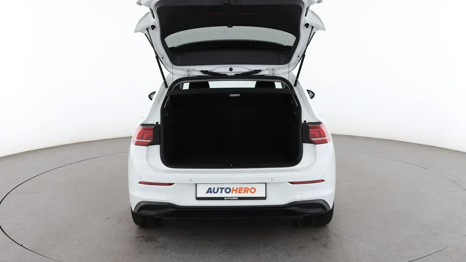 VOLKSWAGEN Golf -