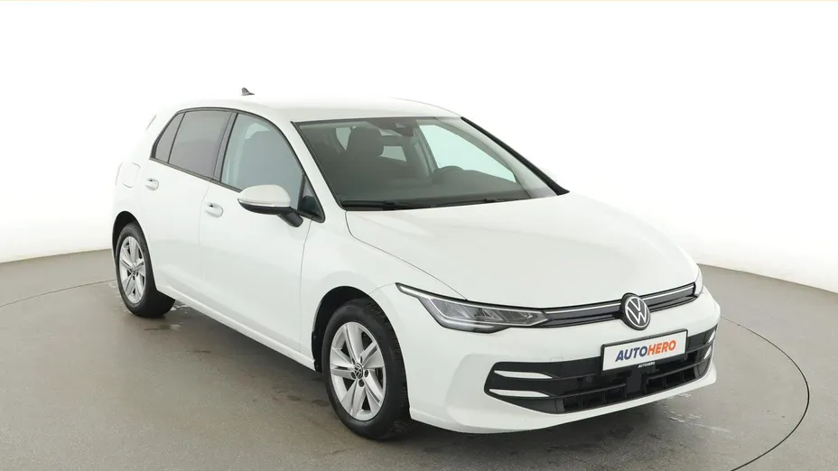 VOLKSWAGEN Golf -