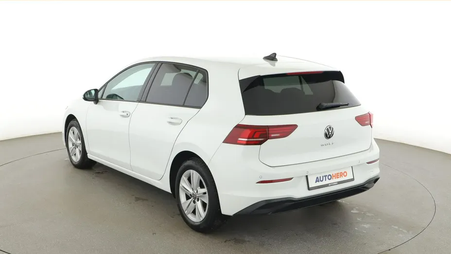 VOLKSWAGEN Golf -
