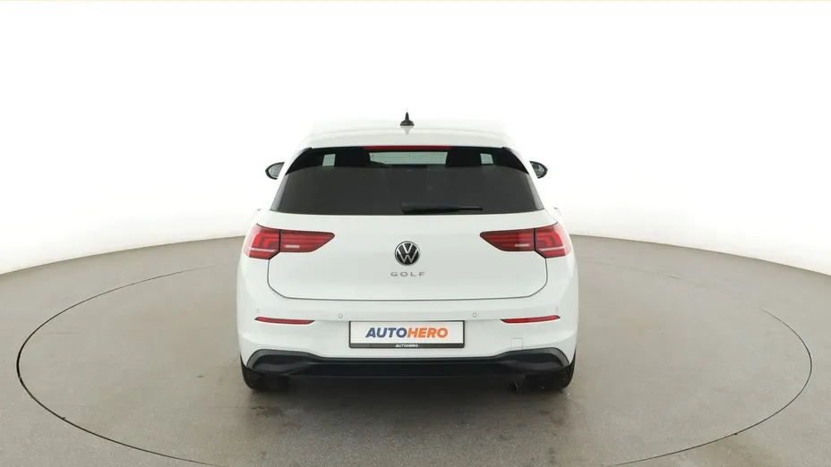 VOLKSWAGEN Golf -