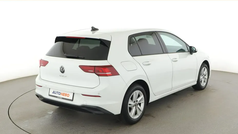 VOLKSWAGEN Golf -