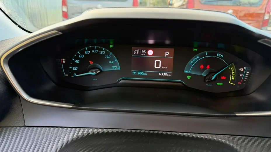PEUGEOT 208 -