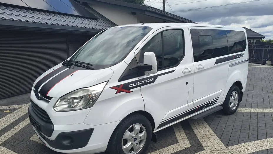 FORD Tourneo Custom -