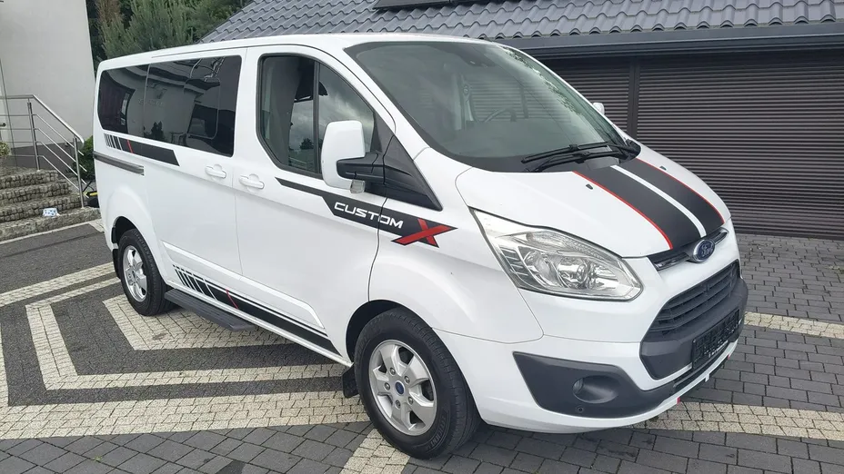 FORD Tourneo Custom -
