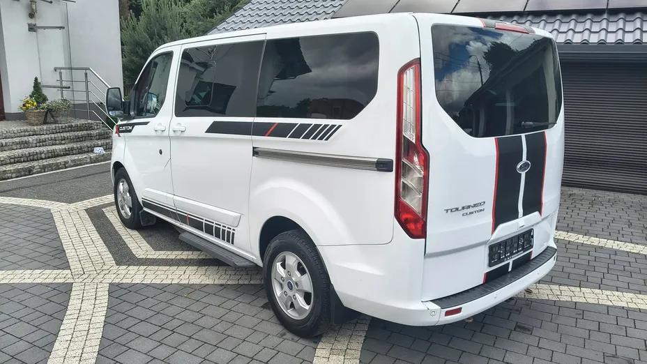 FORD Tourneo Custom -