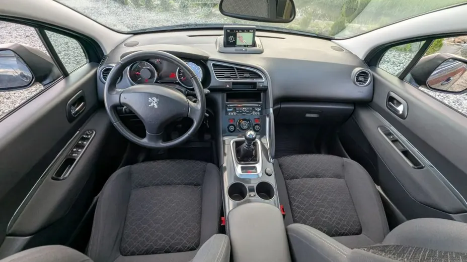 PEUGEOT 3008 -