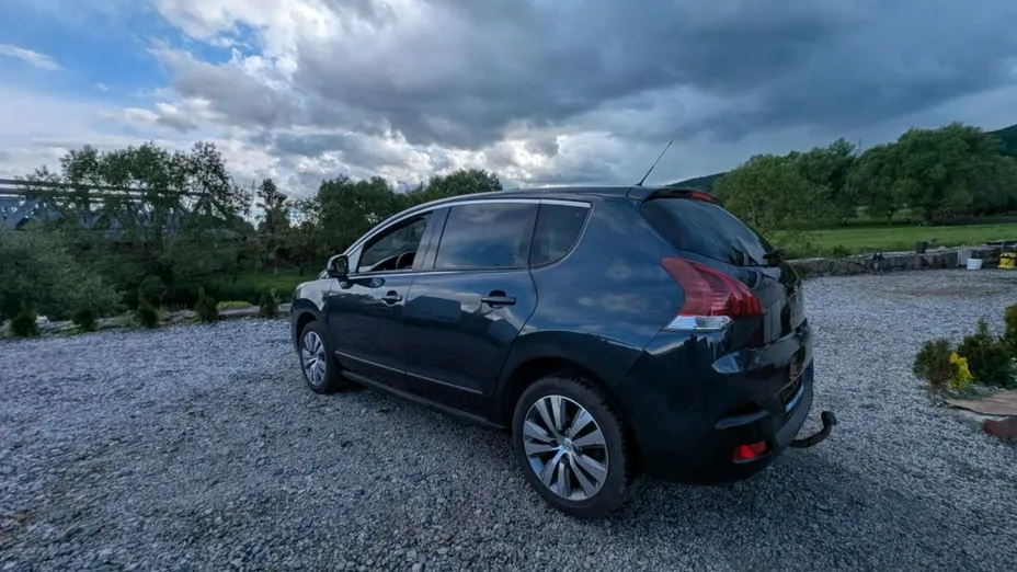 PEUGEOT 3008 -