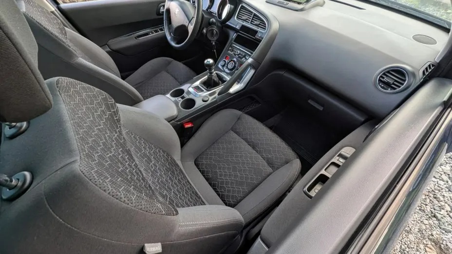 PEUGEOT 3008 -