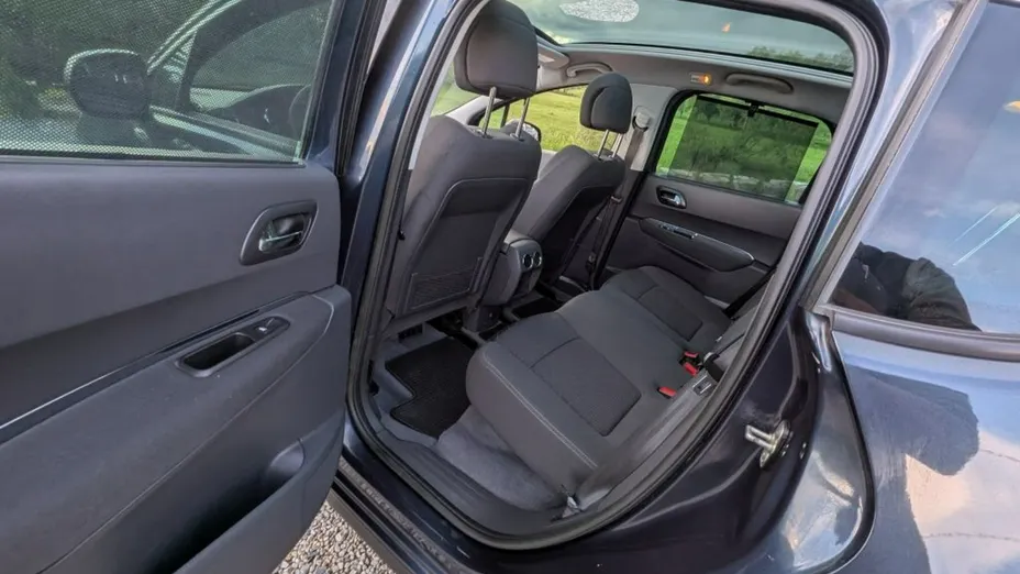 PEUGEOT 3008 -