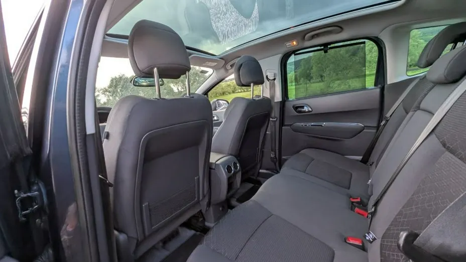 PEUGEOT 3008 -