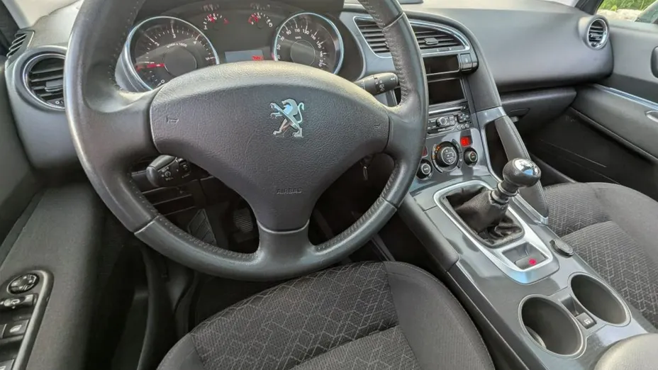 PEUGEOT 3008 -