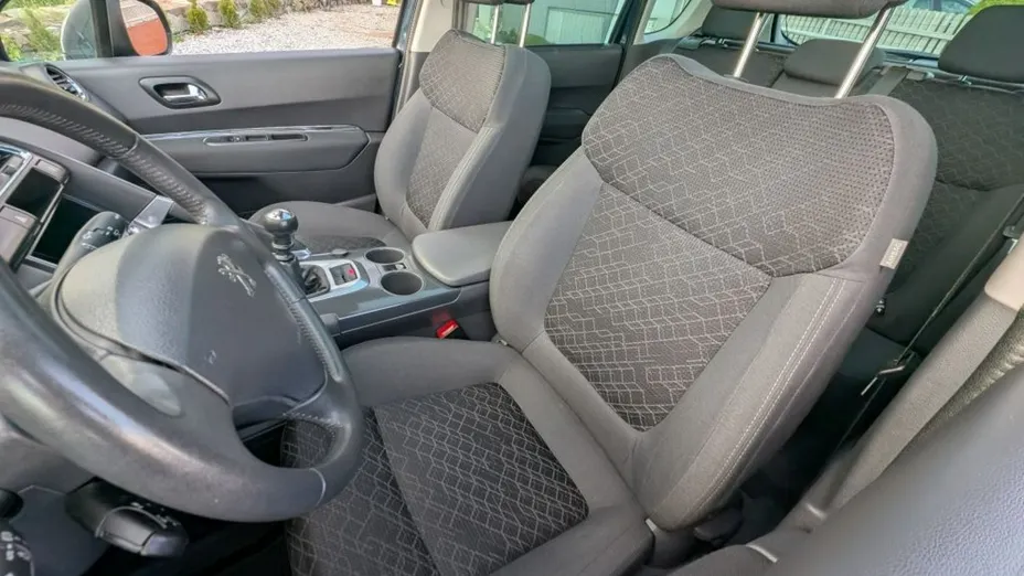 PEUGEOT 3008 -