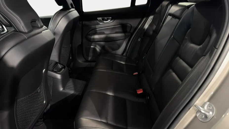 VOLVO V60 V60 T8 AWD Plug-In Hybrid R-Design aut
