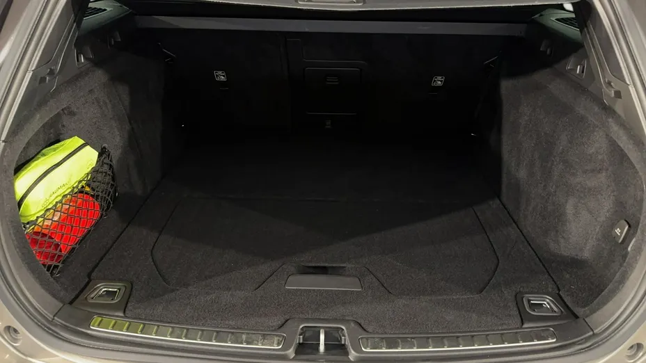 VOLVO V60 V60 T8 AWD Plug-In Hybrid R-Design aut