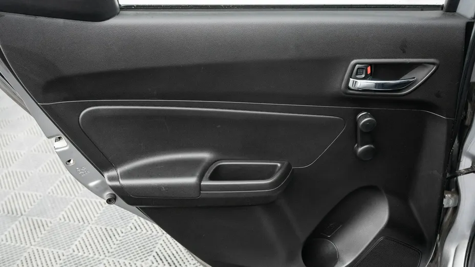 SUZUKI Swift -