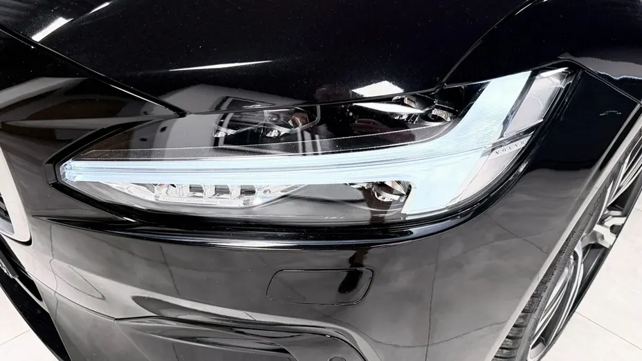 VOLVO V90 -