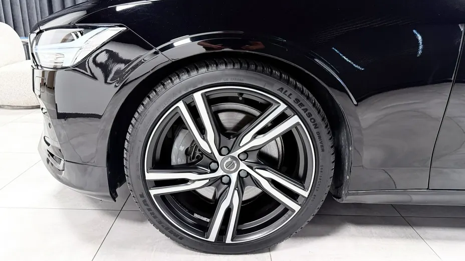 VOLVO V90 -