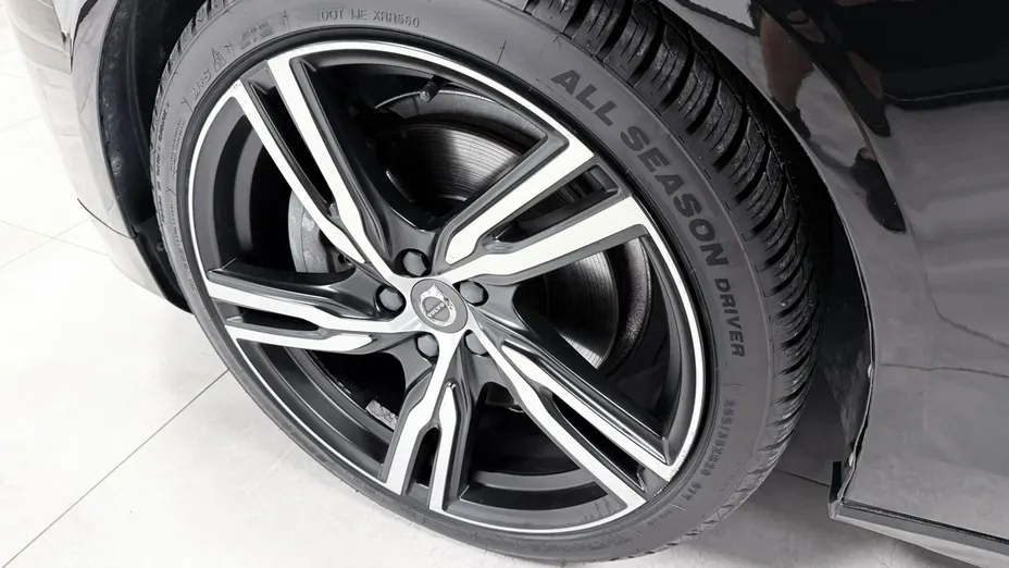 VOLVO V90 -