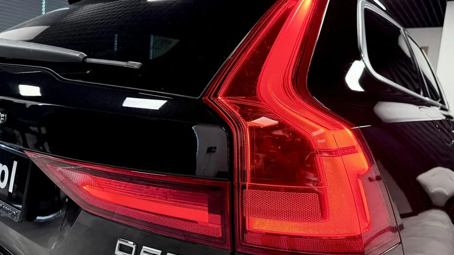VOLVO V90 -