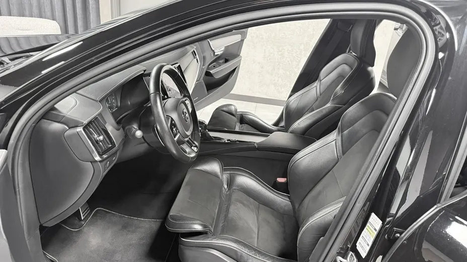 VOLVO V90 -
