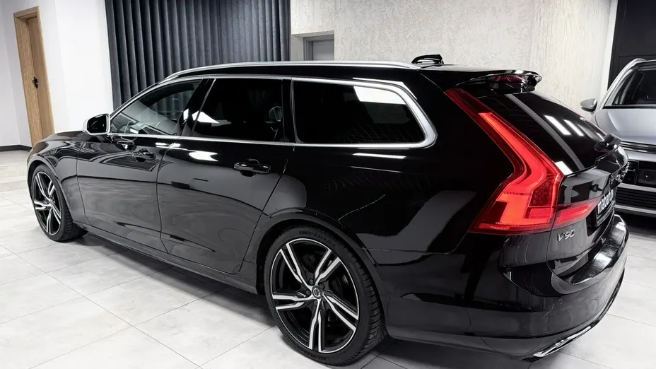 VOLVO V90 -