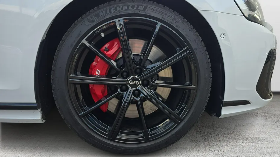 AUDI S8 -